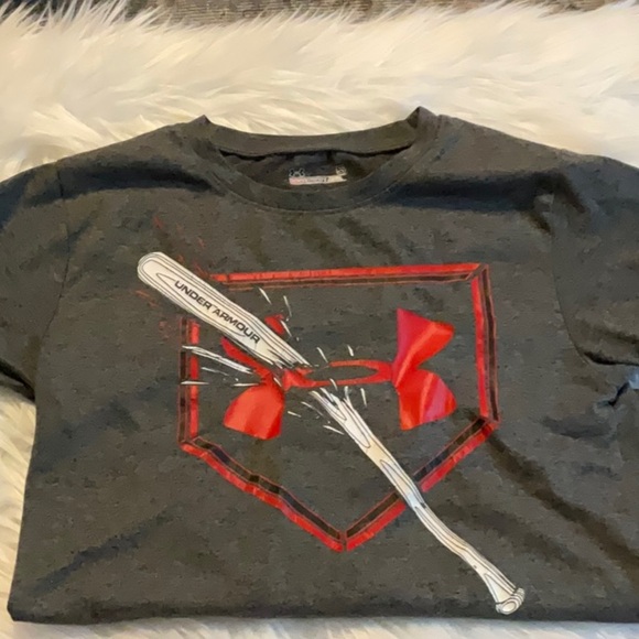 Under Armour Gray and Red Short Sleeve Tee - Picture 1 of 3